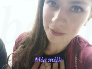 Mia_milk